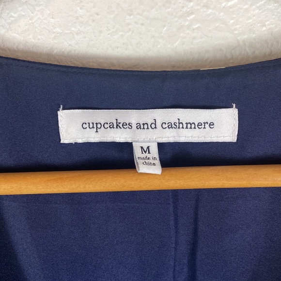 Cupcakes and Cashmere Bell Sleeve Floral Romper - Picture 7 of 10